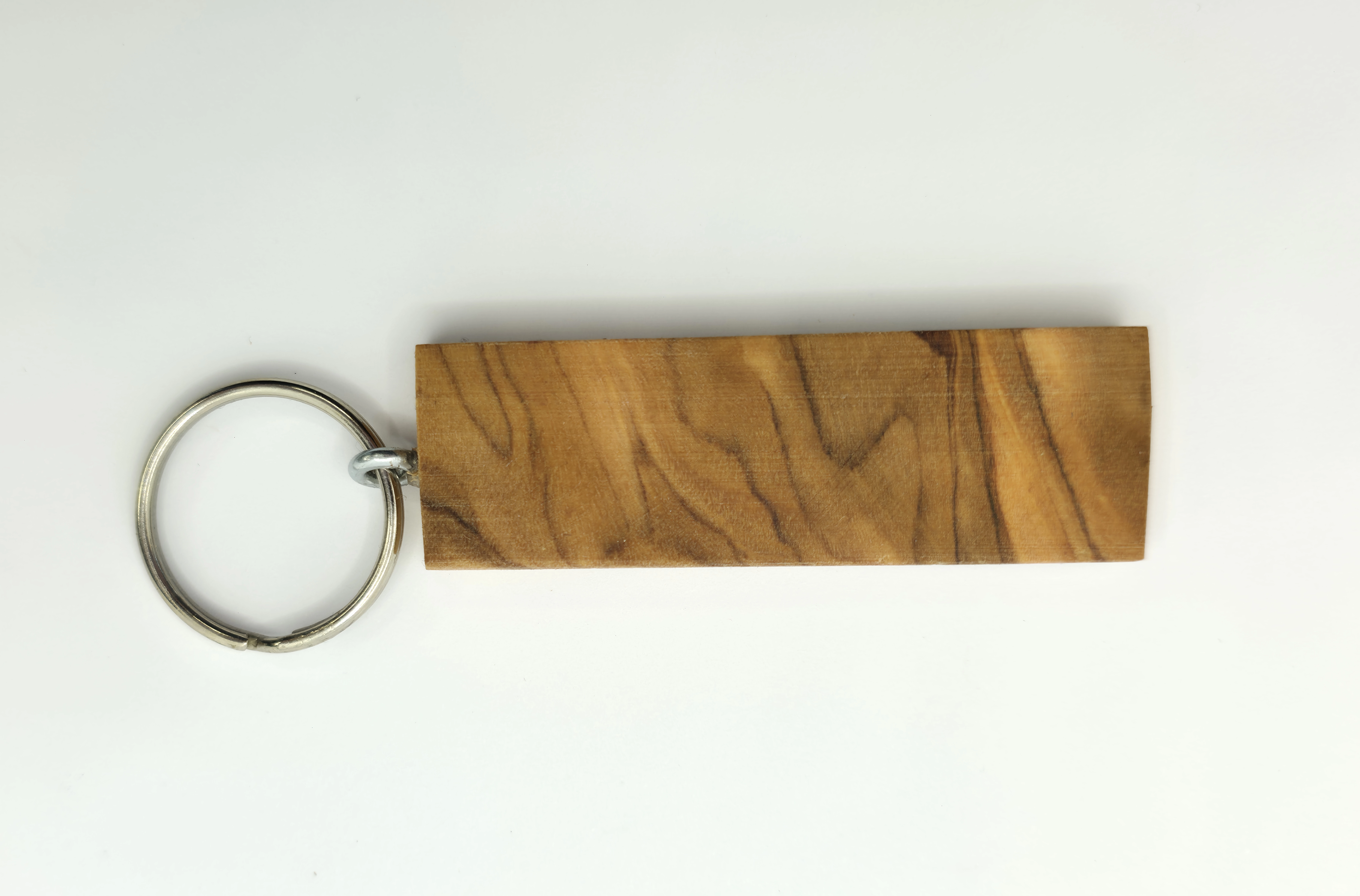 Rechteckiger Schlüsselanhänger aus Olivenholz mit Ring